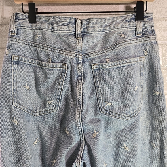 Playboy by Pacsun Raining Bunnies 90’s Boyfriend Drop Hem Light Wash Jeans 28 - Picture 11 of 12